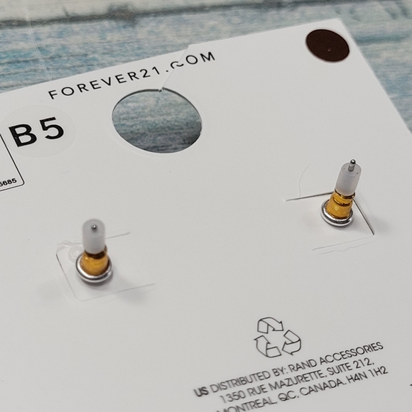 Forever 21 Blue Sparkling Stud Earrings - Picture 5 of 5